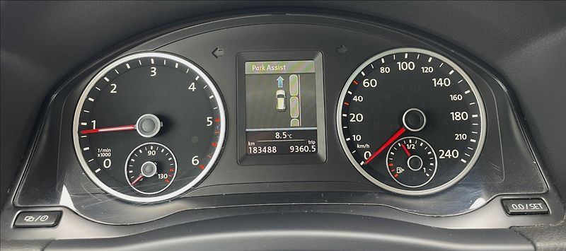 Volkswagen Tiguan 2,0 TDi,103kW,R-line,4x4,serv. - fotka 13 z 22