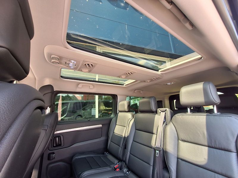 Peugeot Traveller (2026) ALLURE Long 2.2 BHDi 180k EAT8 - fotka 19 z 22