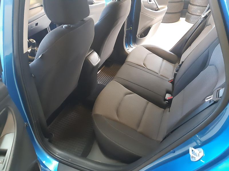 Hyundai i30 1.0 T-GDI Combi 88KW 62000km!! - fotka 19 z 22