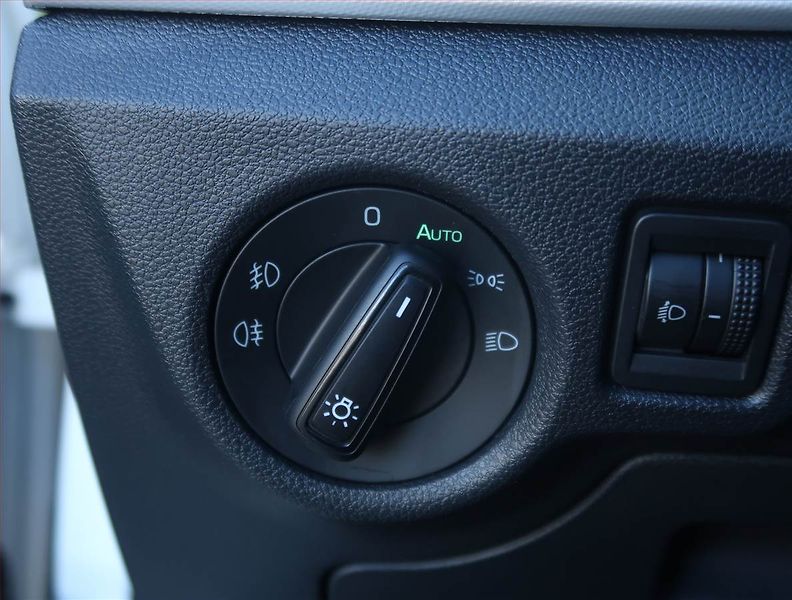 Škoda Scala (2021) Ambition 1.0 TSI, Serv.kniha - fotka 16 z 18