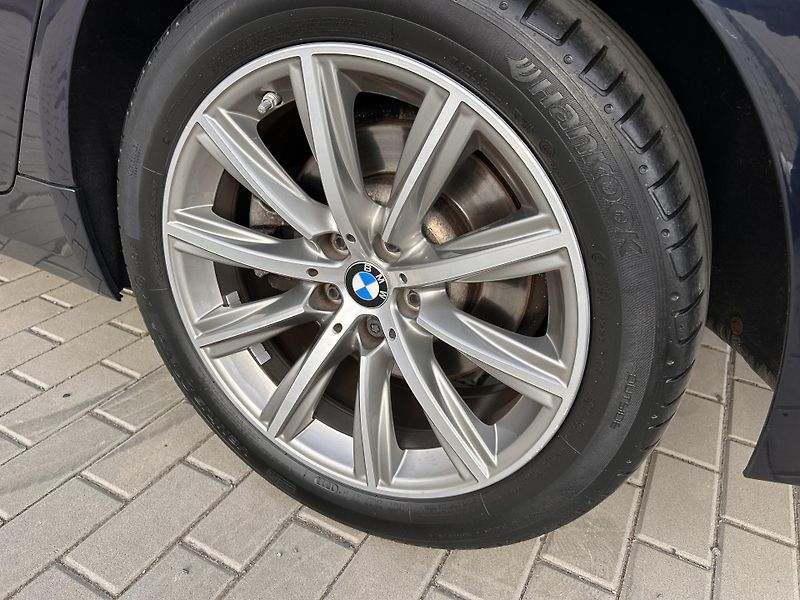 BMW Řada 5 520D XDRIVE, 1. majitel - fotka 24 z 33