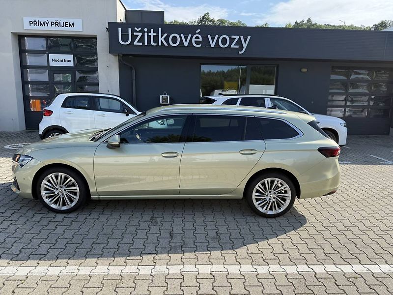 Škoda Superb Combi L&K 2,0 TDI 110kW DSG7/. - fotka 2 z 26