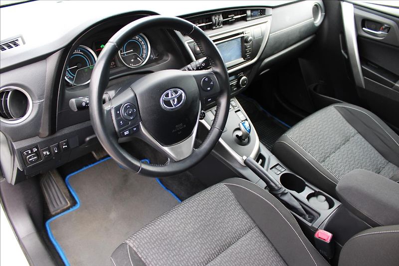 Toyota Auris 1,8 HYBRID KAMERA, SERVISKA - fotka 12 z 34