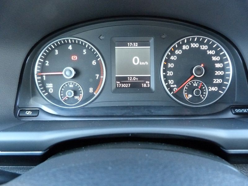 Volkswagen Touran 1.2 tsi Highline - fotka 16 z 19