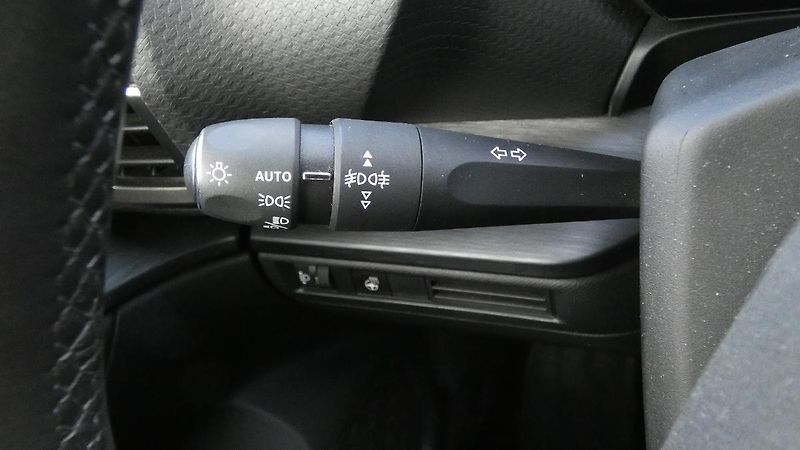 Citroën C5 X 1.6 PureTech 180 EAT8 Shine - fotka 10 z 23
