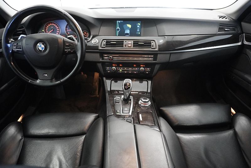 BMW Řada 5 525 3.0d - 150kW AUTOMAT - fotka 28 z 29