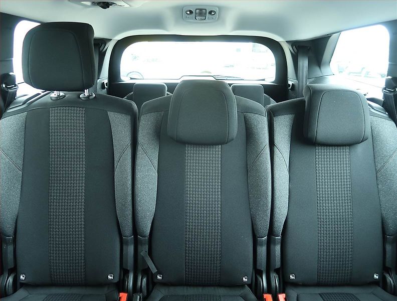 Peugeot 5008 (2022) PureTech 130 - fotka 10 z 25