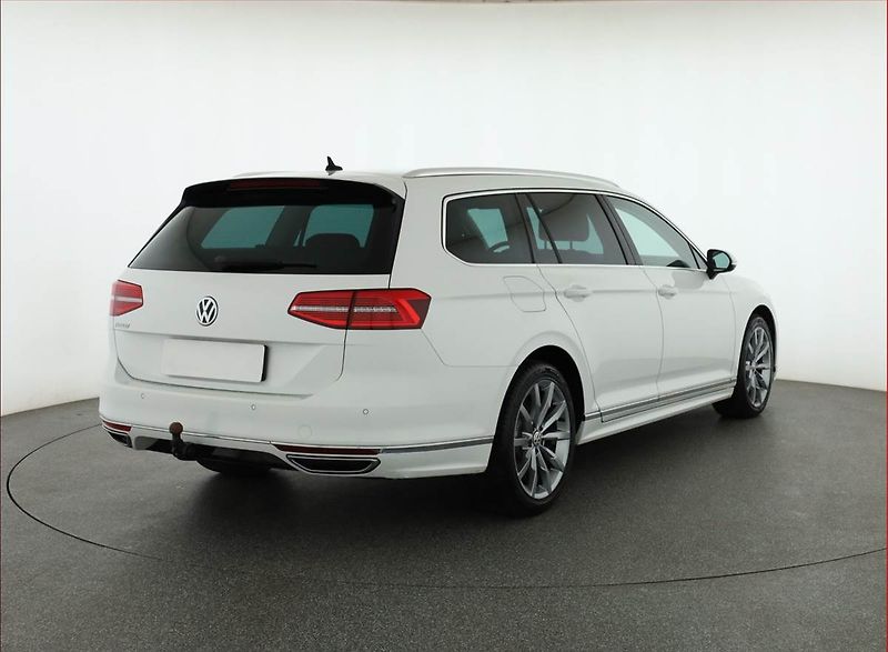 Volkswagen Passat (2018) R-Line 2.0 TDI, Automat - fotka 5 z 18