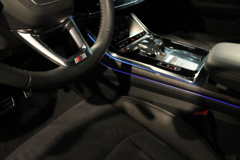 Audi SQ7 TFSi quattro Competition Plus - fotka 15 z 41