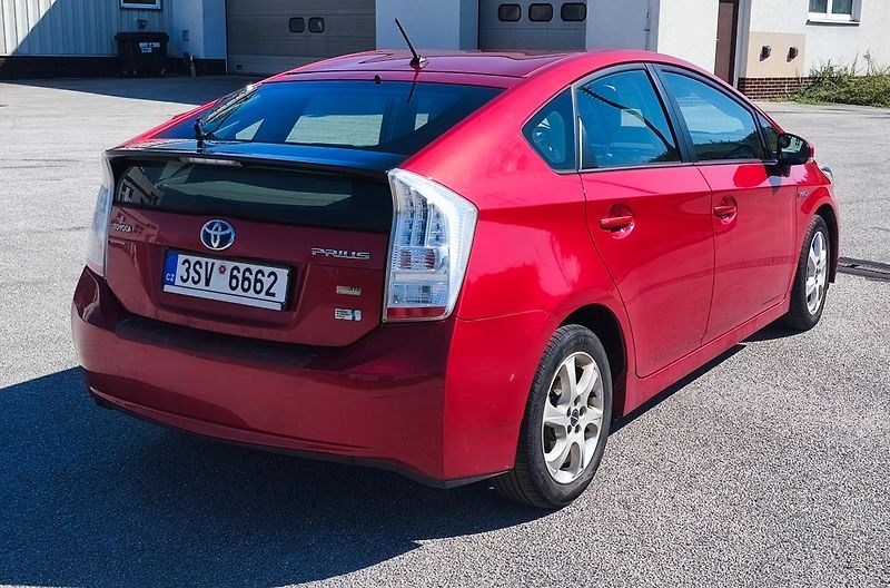 Toyota Prius (2010) Toyota Prius III 1.8 Hybrid  - fotka 10 z 13