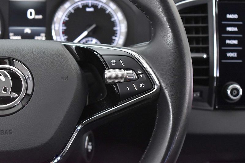 Škoda Karoq 1.5 TSI AMBITION*DPH*ČR 1.MAJ* - fotka 18 z 37