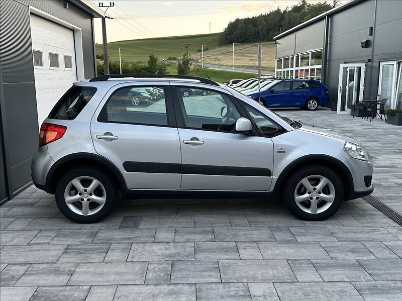Suzuki SX4 1,9 DDiS 120PS  Outdoor Line 4 - fotka 6 z 47
