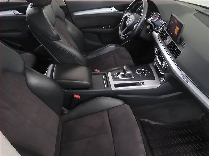 Audi Q5 (2019) Exclusive 2.0 TDI, 4X4 - fotka 9 z 16