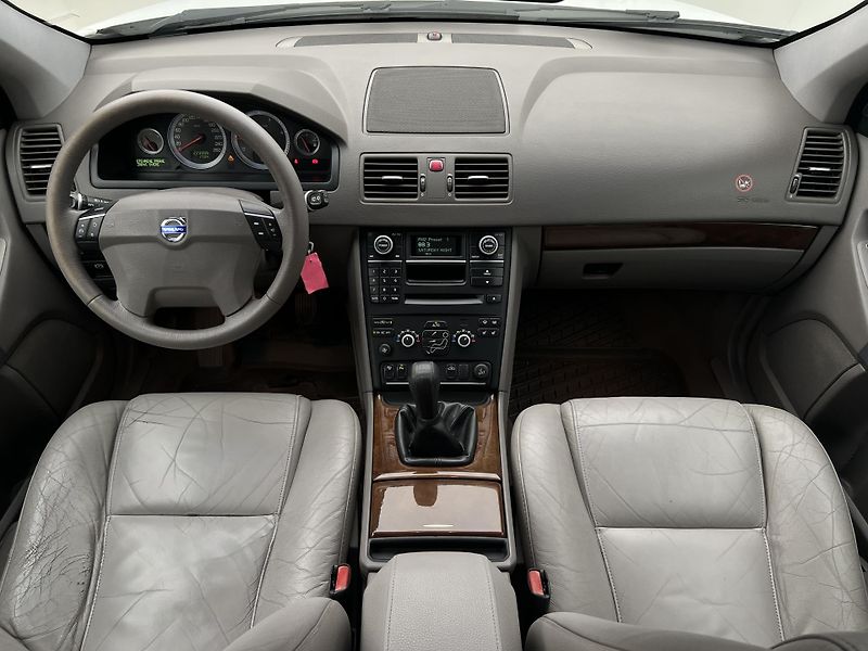 Volvo XC90 D5 AWD SUMMUM - fotka 2 z 30