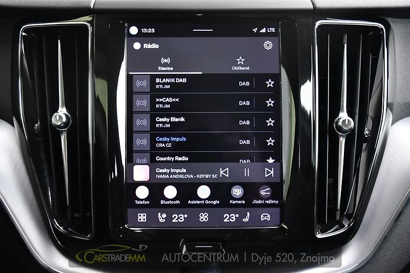 Volvo XC60 B4 AWD mHEV - fotka 29 z 44
