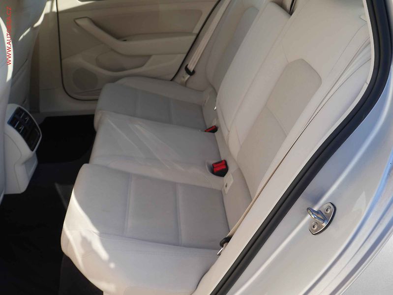 Volkswagen Passat (2018) 2.0 TDi, Comfortline, navi - fotka 10 z 19