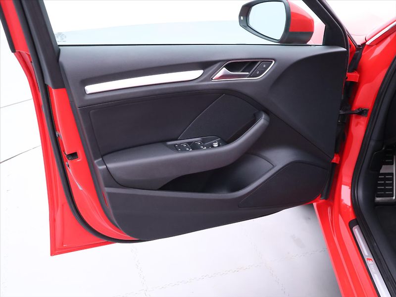 Audi A3 2,0 TDI 110kW Quattro CZ - fotka 11 z 35
