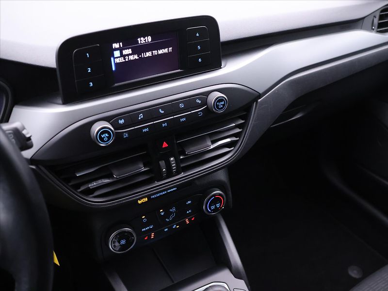 Ford Focus 1,0 EcoBoost 74kW CZ DPH - fotka 21 z 34