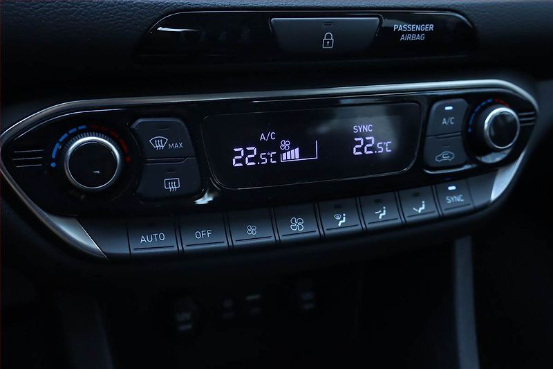 Hyundai i30 (2019) Family 1.4 T-GDI, Serv.kniha - fotka 13 z 22