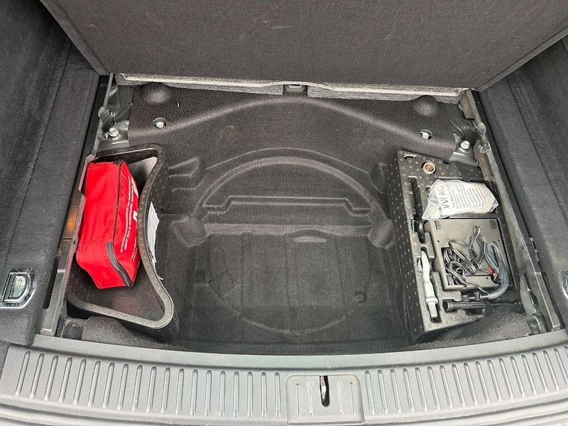 Volkswagen Touareg (2013) 3.0TDI180kW/4x4/VZDUCH/WEBASTO - fotka 28 z 35