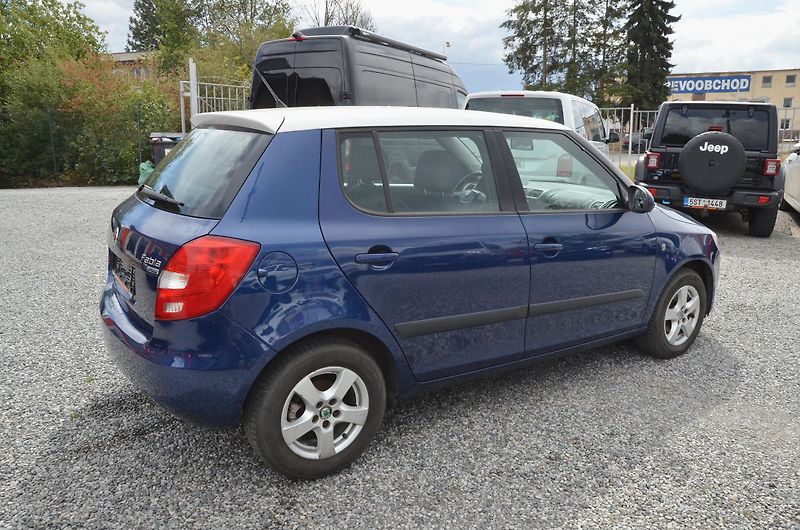 Škoda Fabia (2009) 1.4i 16V 63kW AMBITION / KLIMA - fotka 6 z 33