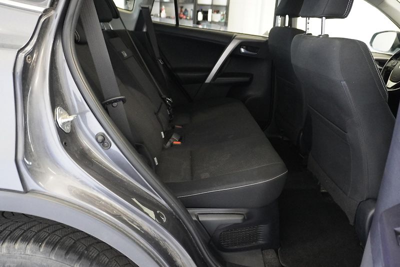 Toyota RAV4 2,5 HYBRID 4X2 AUT. - fotka 25 z 30