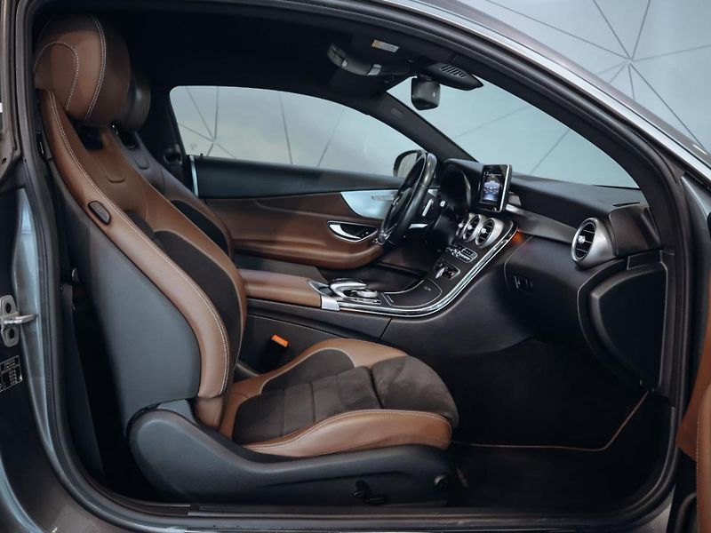 Mercedes-Benz Třídy C C 200 coupe AMG - fotka 26 z 31