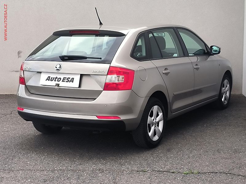 Škoda Rapid (2015) 1.2 TSi Spaceback, Ambition - fotka 4 z 16