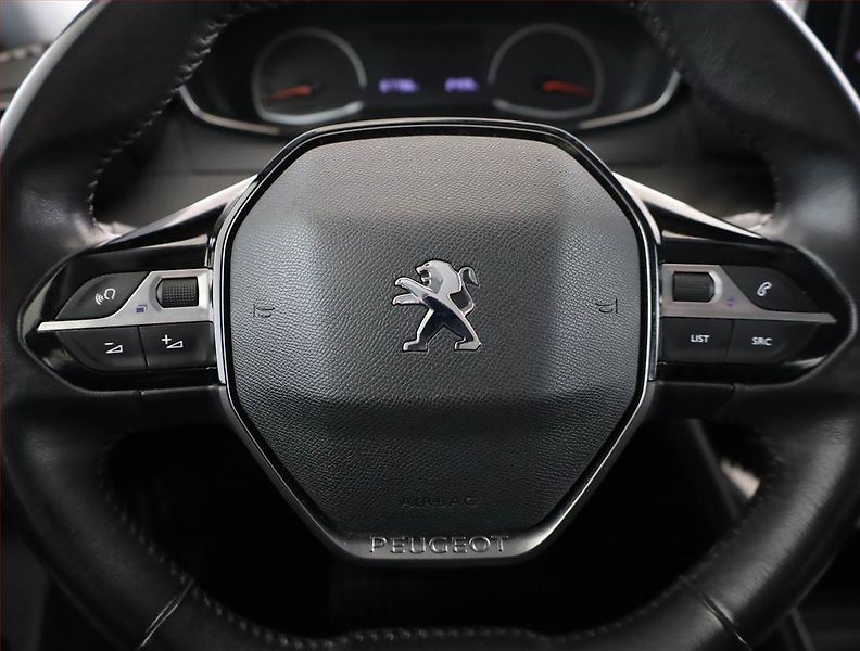 Peugeot 2008 (2022) 1.2 PureTech, Tempomat - fotka 8 z 15