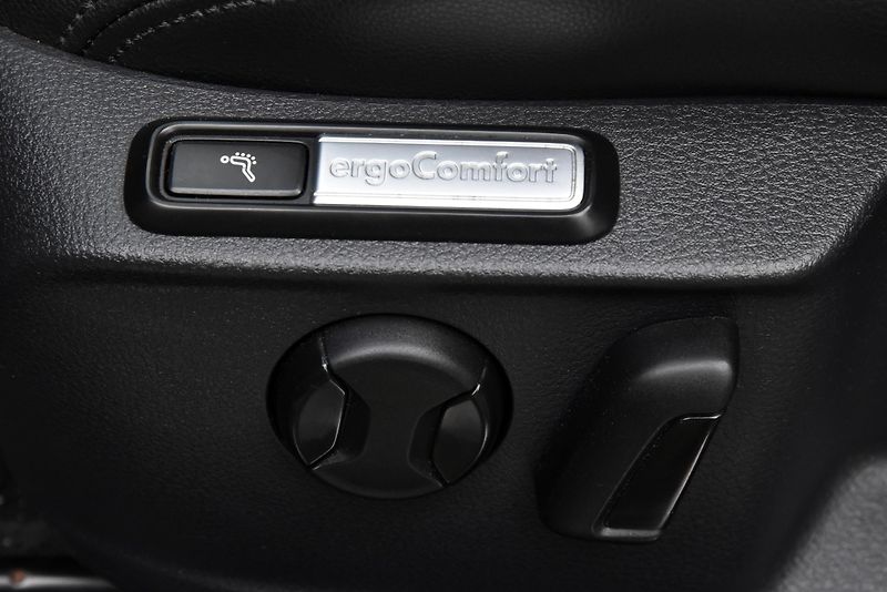 Volkswagen Passat 2.0 TDi CR HIGHLINE, NAVI, LED - fotka 11 z 50