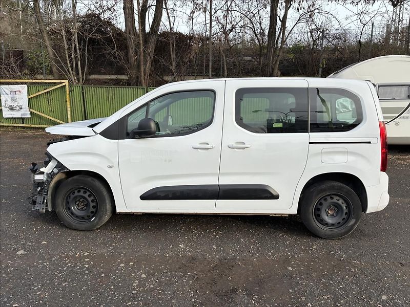 Opel Combo 1.2 T 81 kW 5 míst ČR DPH - fotka 3 z 17