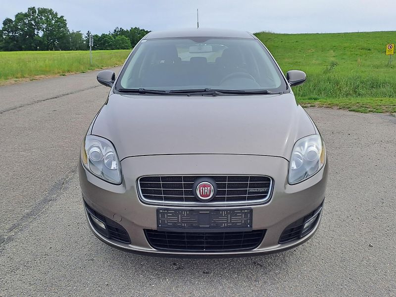 Fiat Croma (2010) 1.9 JTD KLIMA TAŽNÉ - fotka 2 z 31