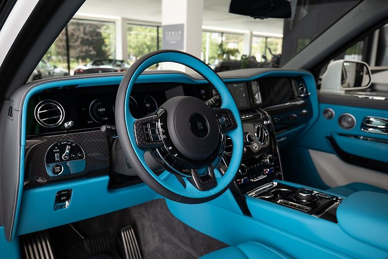 Rolls-Royce Cullinan Black Badge/Bespoke/Starling r - fotka 5 z 38