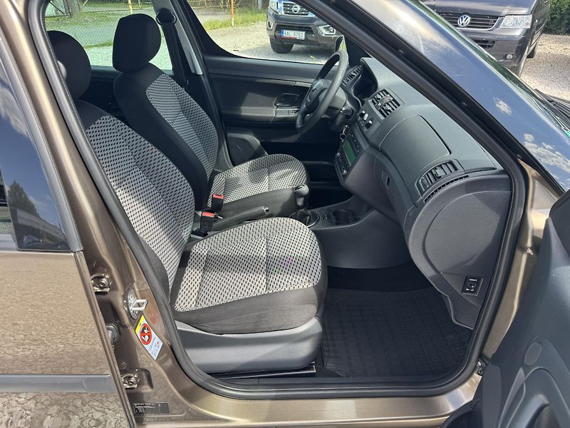 Škoda Roomster (2012) 1.2TSi(77KW)PLNÝ SERVIS - fotka 22 z 34