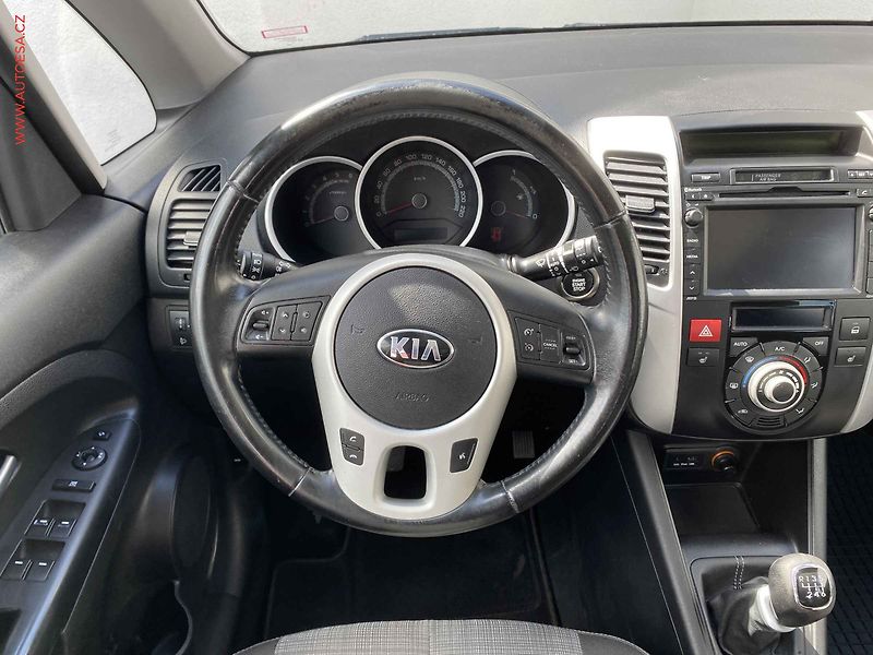 Kia Venga (2015) 1.6 CRDi, Panor, navi - fotka 11 z 18