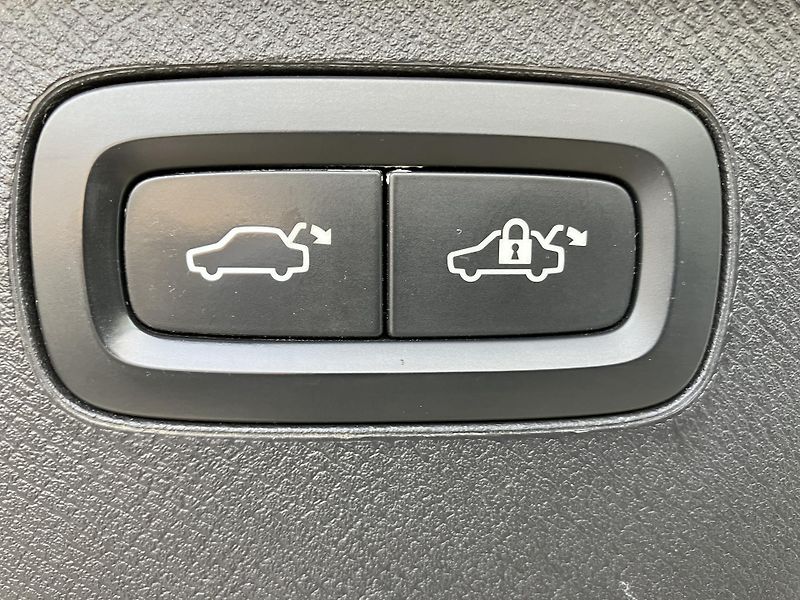 Volvo XC90 B5 AWD Momentum AT8 - fotka 10 z 43