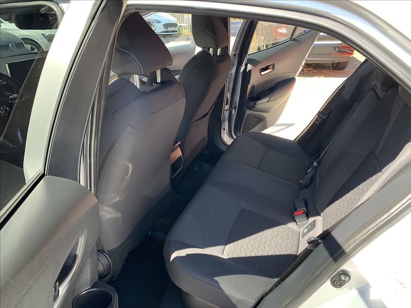 Toyota Corolla 1,8 HYBRID,ČR,SERVISKA - fotka 19 z 23