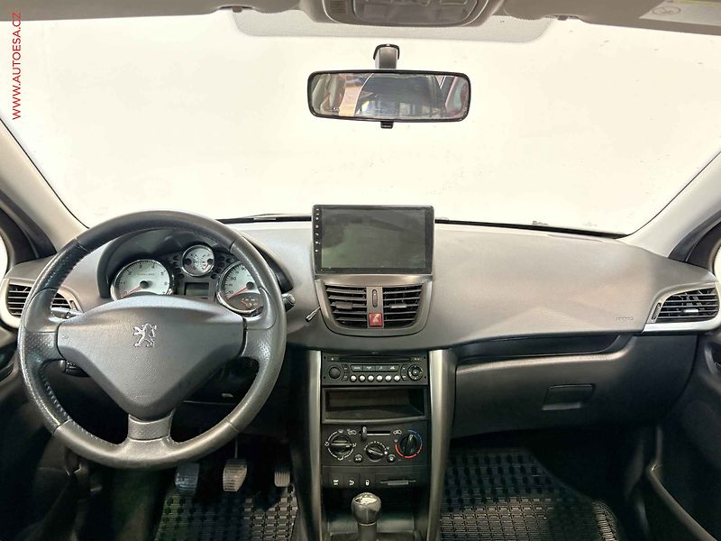 Peugeot 207 (2009) 1.6i, 1.maj, AC, temp - fotka 8 z 14