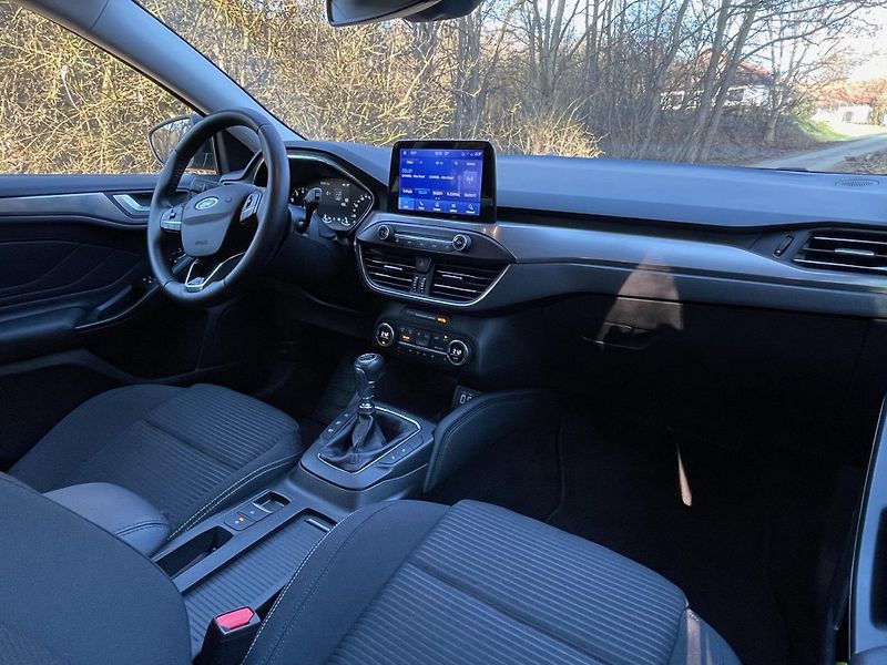 Ford Focus (2021) 1.0 EcoBoost mHEV Titanium - fotka 16 z 36