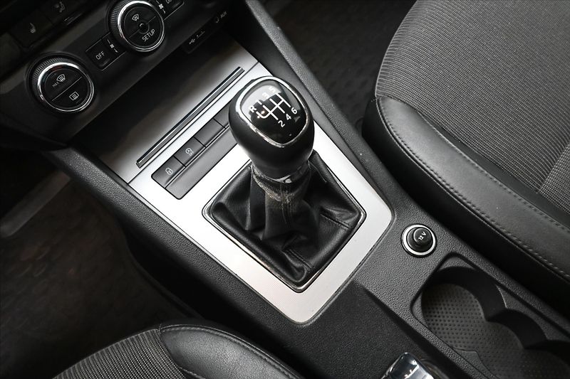 Škoda Octavia 2,0 TDI 110kW Elegance Tažné V - fotka 21 z 30