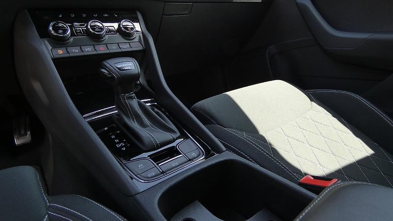 Škoda Karoq 2.0TDI 110kW Sportline 4x4 DSG - fotka 6 z 24