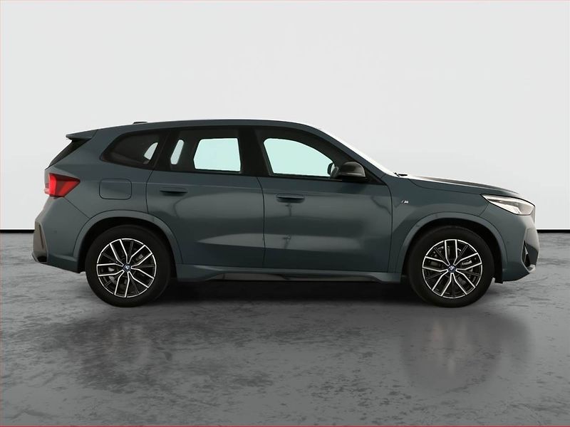 BMW iX (2023) xDrive30, SoH 100% - fotka 6 z 28