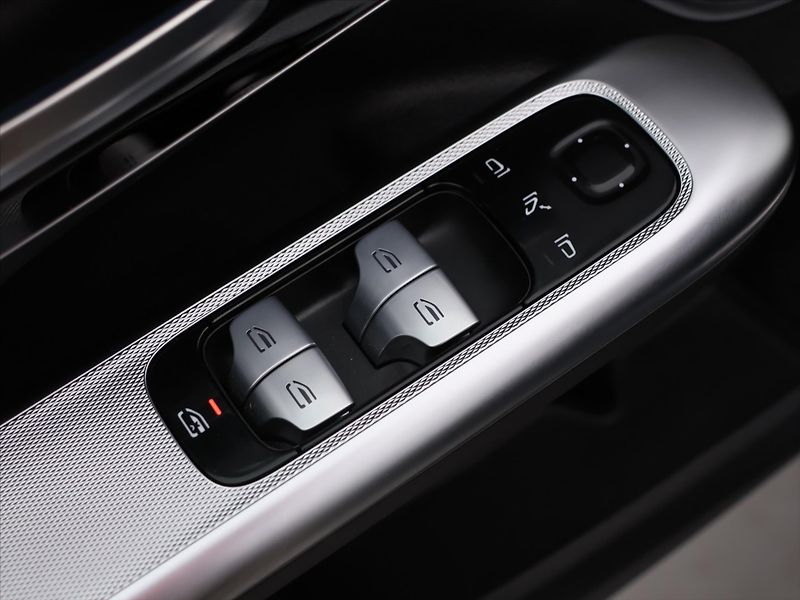 Mercedes-Benz EQE 300 180kW ZÁRUKA - fotka 16 z 31