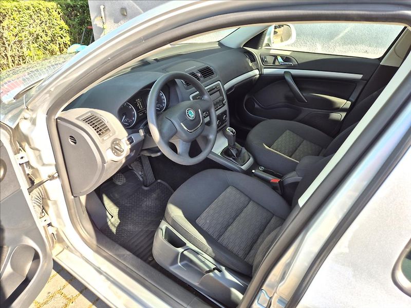 Škoda Octavia 1,4 TSI Combi Klima Výhřev ESP - fotka 11 z 28