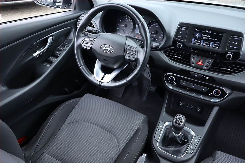 Hyundai i30 (2017) Comfort 1.4 CVVT, Serv.kniha - fotka 7 z 18