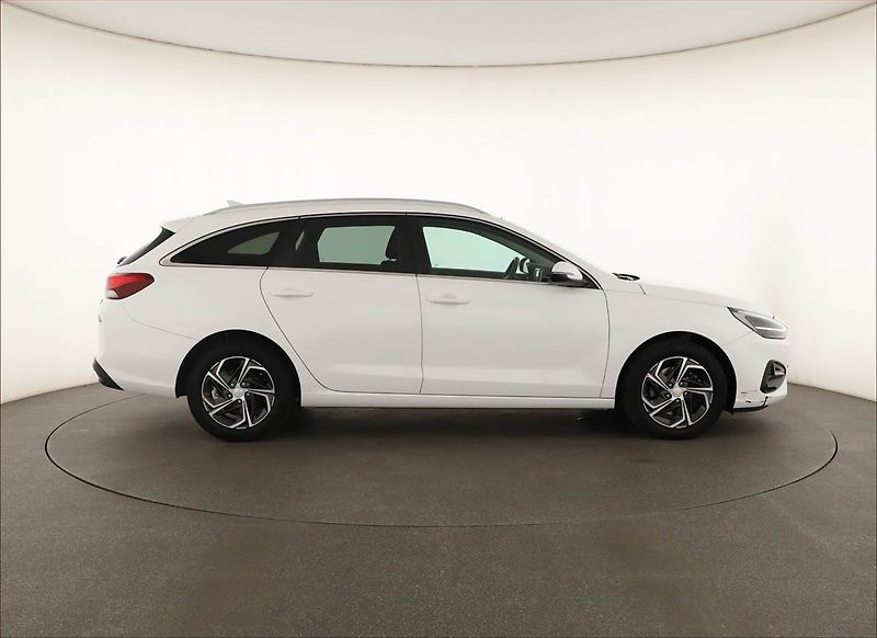 Hyundai i30 (2023) Smart 1.0 T-GDI, ČR,1.maj - fotka 6 z 15