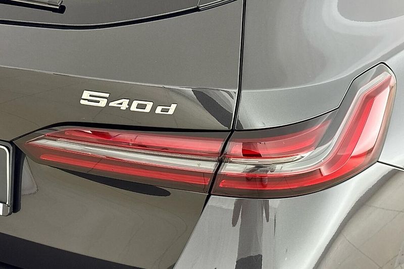 BMW Řada 5 540d xDrive Touring - fotka 5 z 25