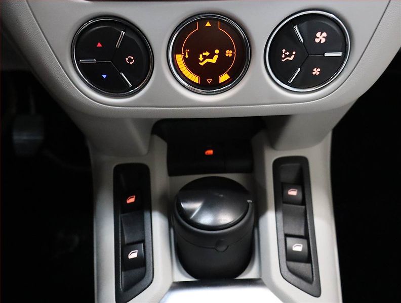Peugeot 301 (2012) Allure 1.6 HDi, Tempomat - fotka 16 z 21