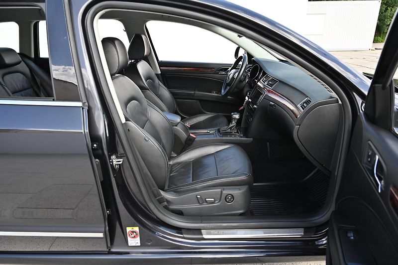 Škoda Superb 2.0TDI 125KW DSG Elegan. 12/09 - fotka 25 z 45
