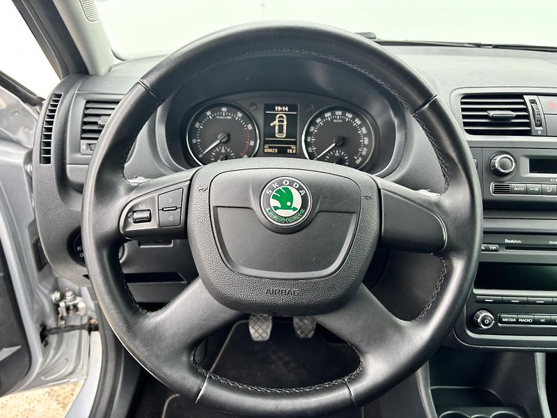 Škoda Fabia (2012) 1.2TSi Elegance serv. kniha! - fotka 18 z 26